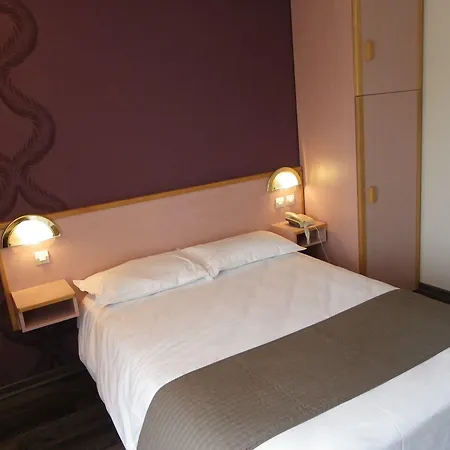 Hotel Restaurant Les Chataigniers Privas