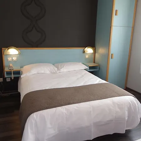 Hotel Restaurant Les Chataigniers 3*