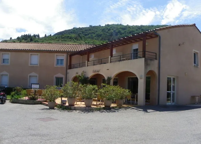 Отель Restaurant Les Chataigniers 3*
