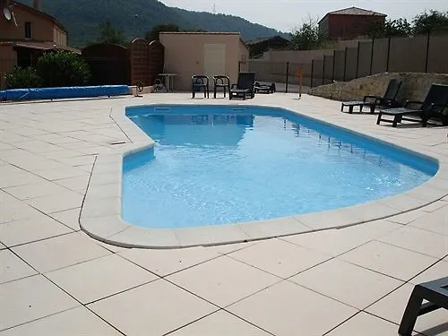 Отель Restaurant Les Chataigniers Прива